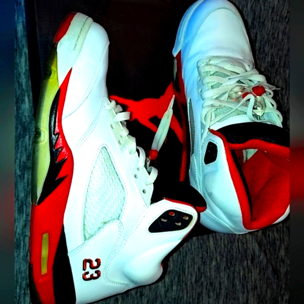 Air Jordan 5 (Fire Red)